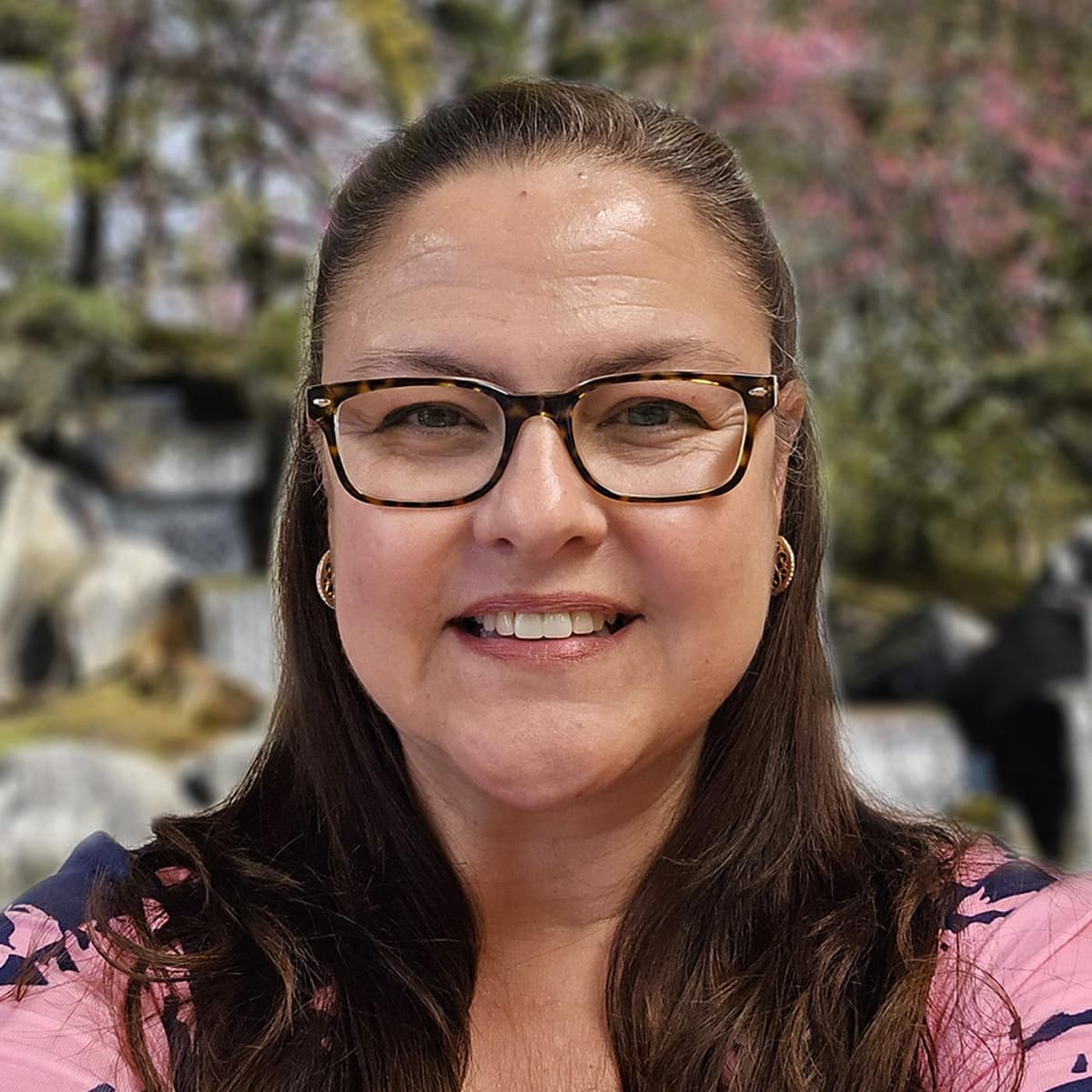 Close Up Radio Spotlights Energy Healer Edna Medinilla of Edna Energetics - Close Up Radio cover