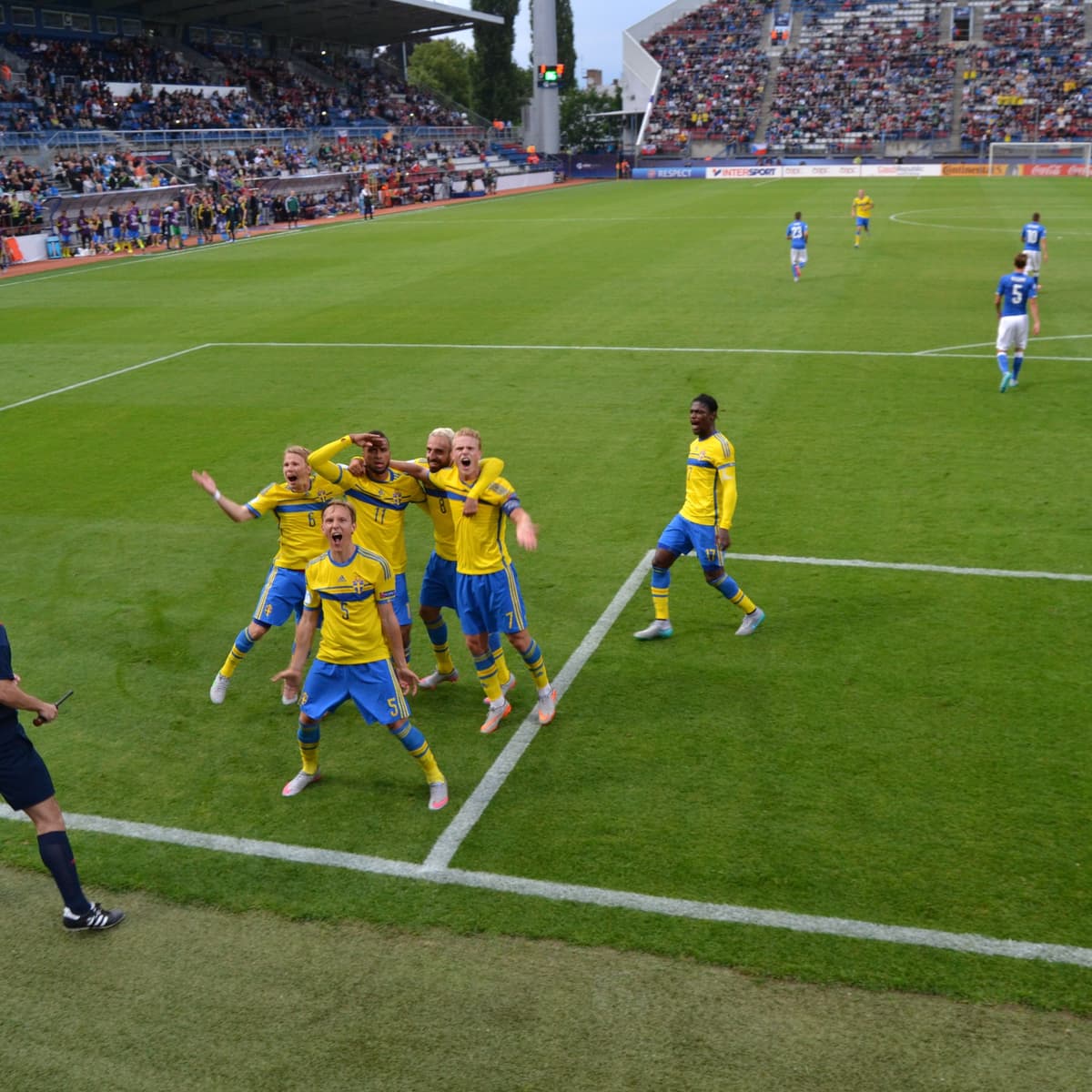 Avsnitt 1 - U21-EM, Tjeckien och gåshud - Camp Sweden - Vi är gul o blå cover