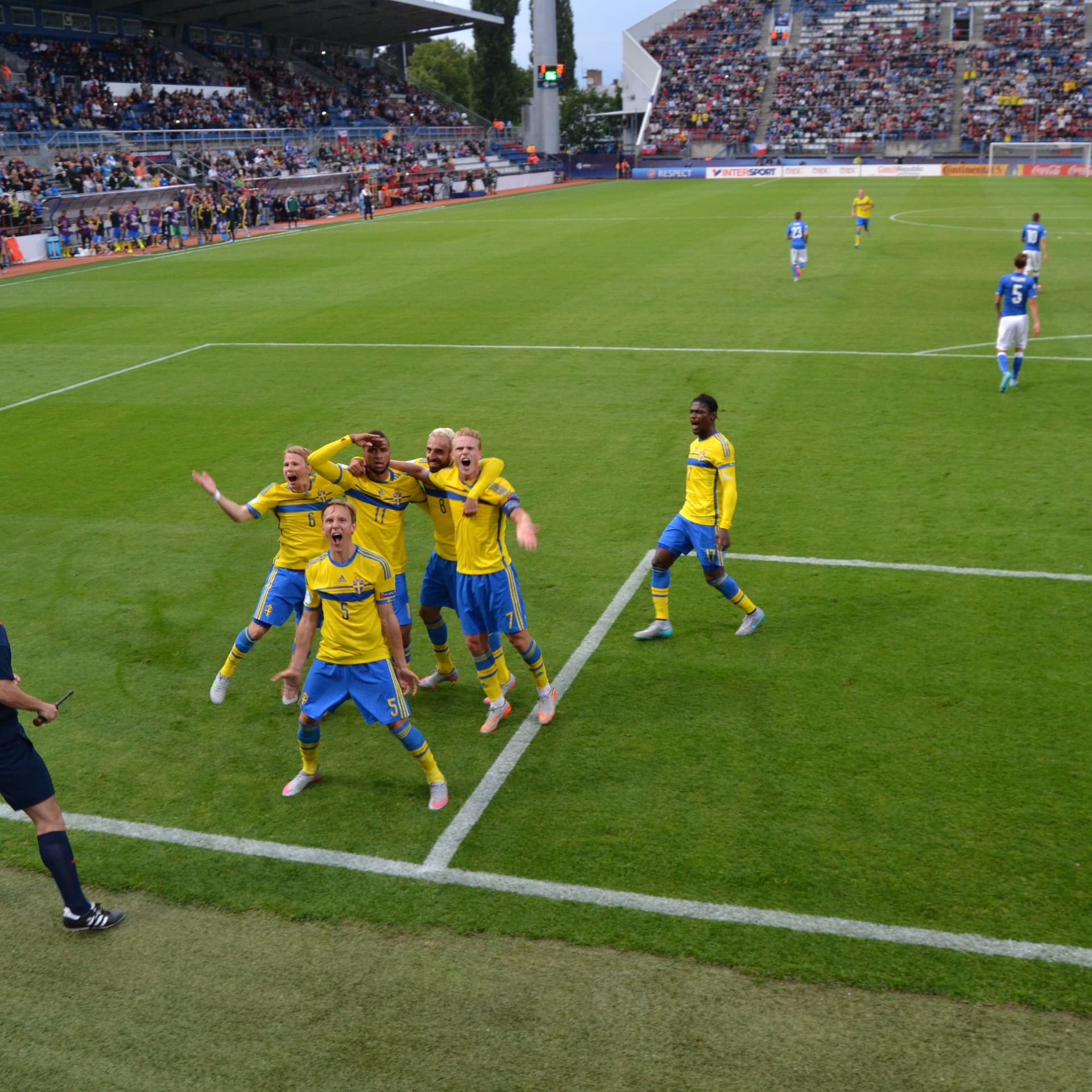 Avsnitt 1 - U21-EM, Tjeckien och gåshud - Camp Sweden - Vi är gul o blå cover