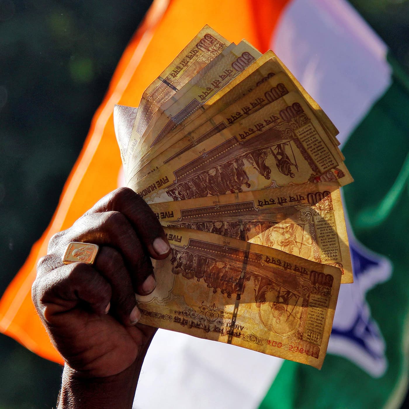The battle between Modi and India's central bank - FT Big Read cover