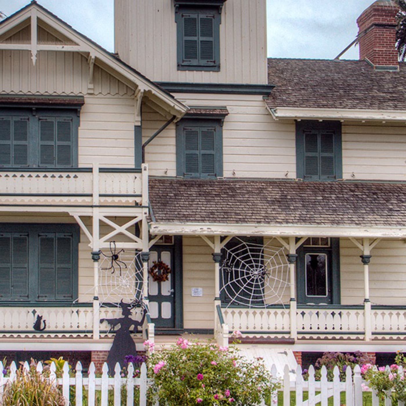 Halloween-Time: Connect with the 'otherworld' - LisaFM cover