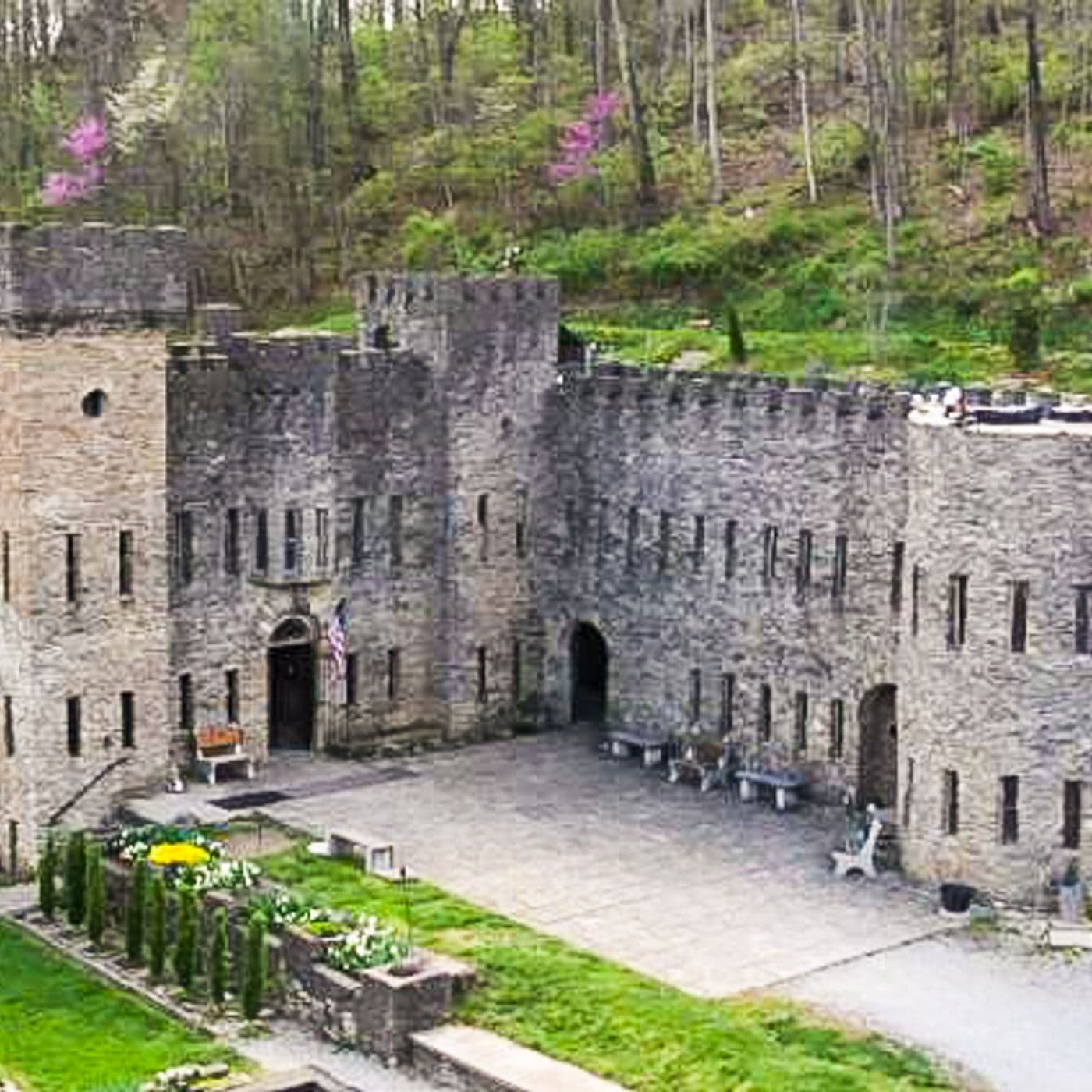 Middle Aged Mini #148 - Loveland Castle - Middle Aged And Creeped Out podcast cover