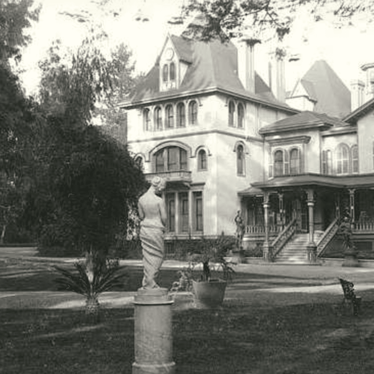 GOOD EVENING:  The show begins in the bullish markets looking for an unleashed economy... - The John Batchelor Show cover