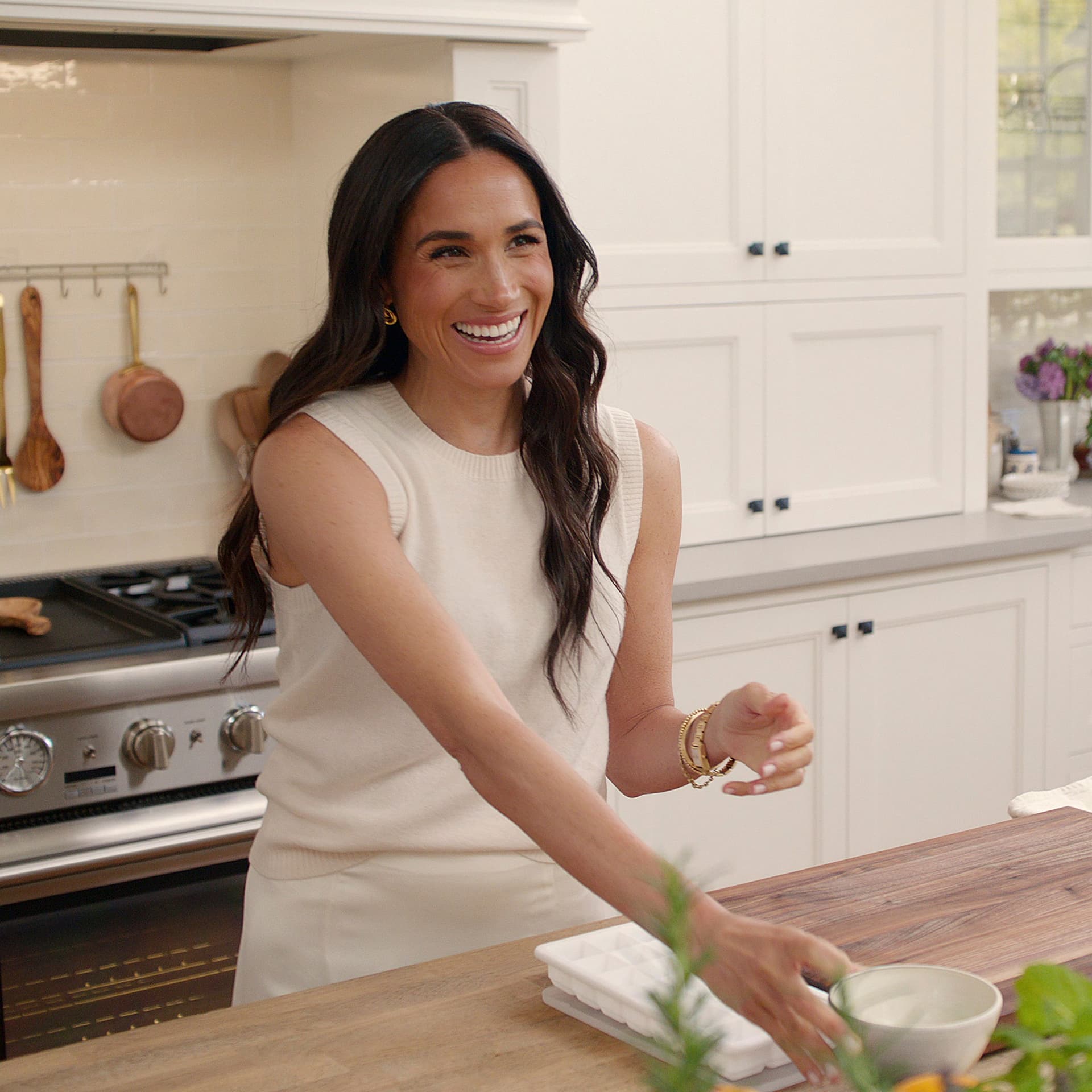 569: Should You Sign On To With Love, Meghan? — Extra Hot Great: This Week In TV cover