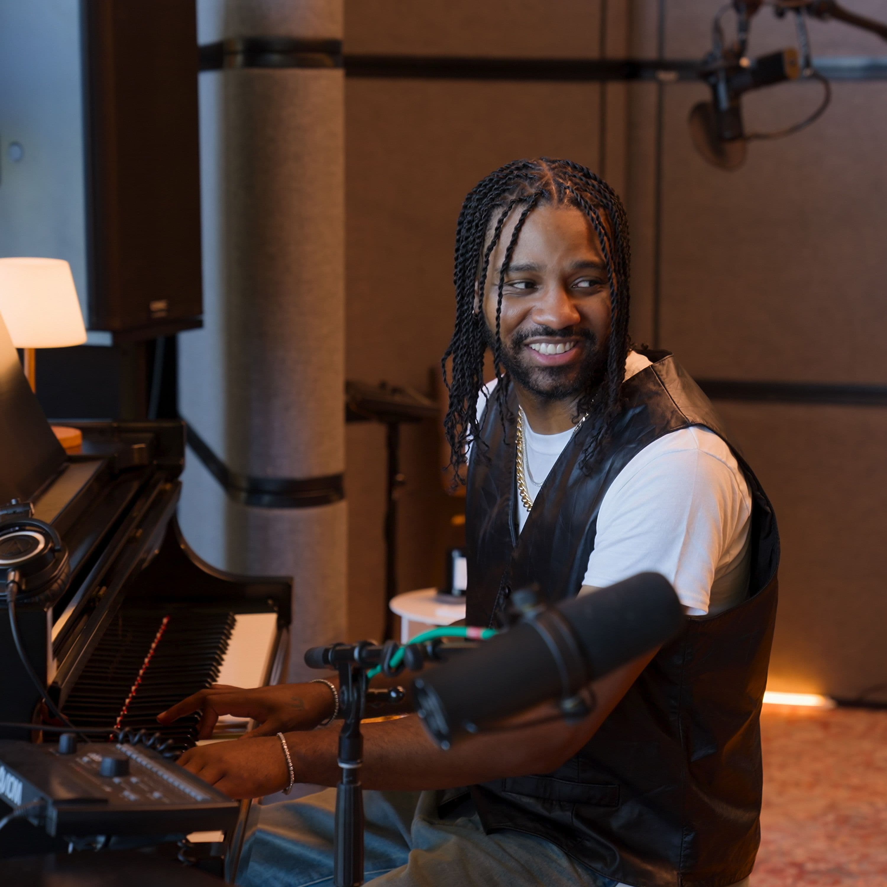 573: Is Hitmakers Out Of Tune? - Extra Hot Great: This Week In TV cover