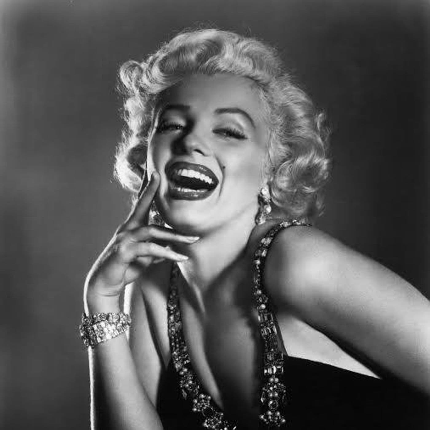 170: The death of icon Marilyn Monroe - Mysterious Mavens cover