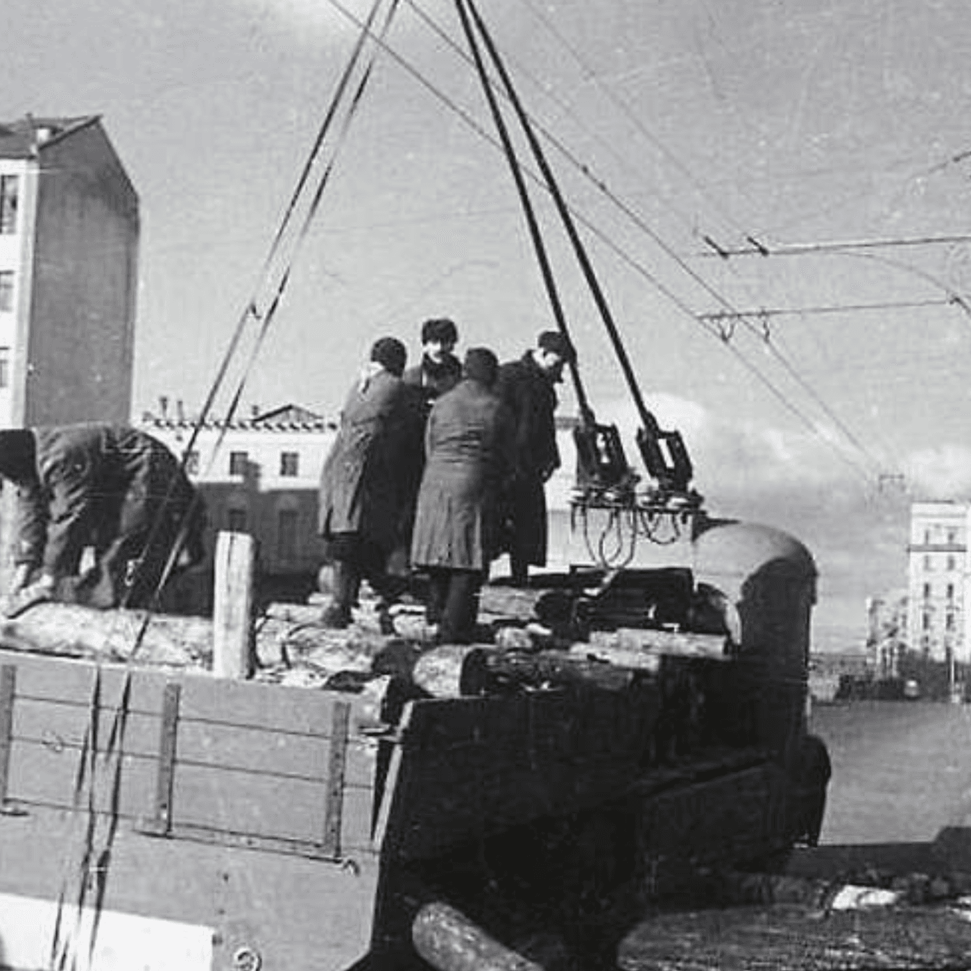 S8 Ep549: 1. Alan Philps introduces *The Red Hotel*, detailing Moscow's Metropol Hotel in 1941. Foreign correspondents struggled with Soviet censorship while relying on Russian secretaries for survival. British communist Charlotte Haldane arrives, ide... — The John Batchelor Show cover