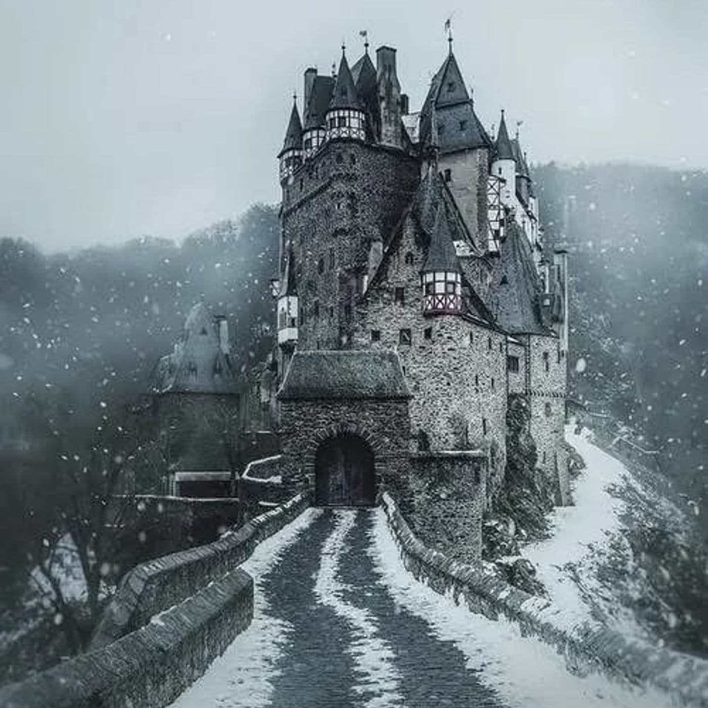 Middle Aged Mini #244 - Burg Eltz Castle - Middle Aged And Creeped Out podcast cover