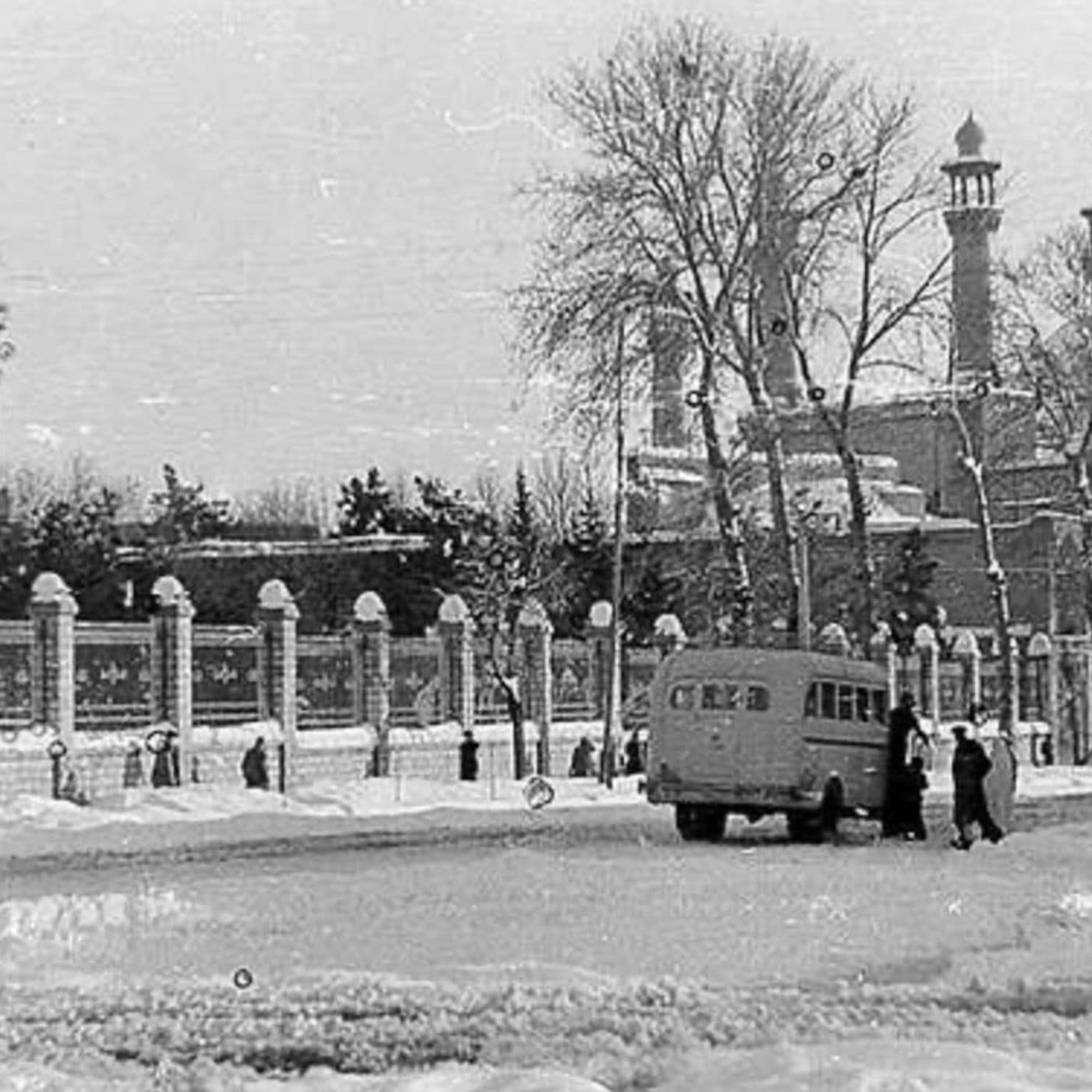 S8 Ep562: ### 10. Joseph Sternberg: British Political Realignment Joseph Sternberg analyzes the fragmentation of British politics, highlighting the rise of the Greens. He notes their socialist economic platform and foreign policy ideas designed to att... - The John Batchelor Show cover