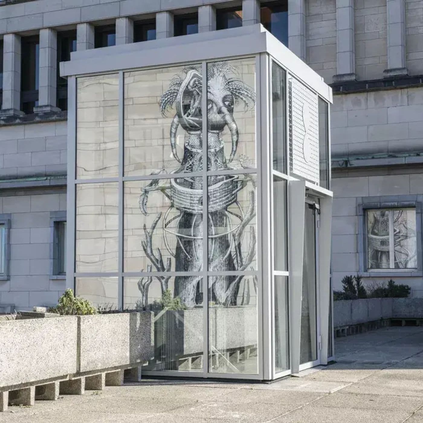 KBR's new panoramic lift - Brussels in English cover
