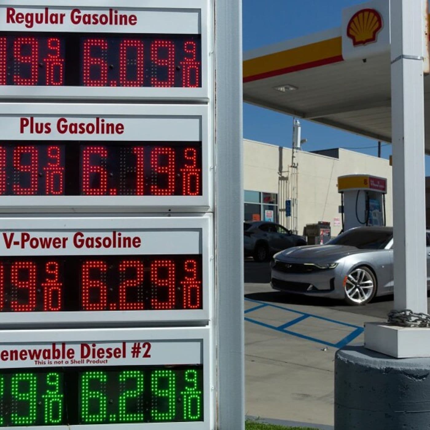 April 25, 2026 - As Americans worry about petrol prices, Trump's obsession with memorials to himself goes into overdrive - Simon Marks Reporting cover