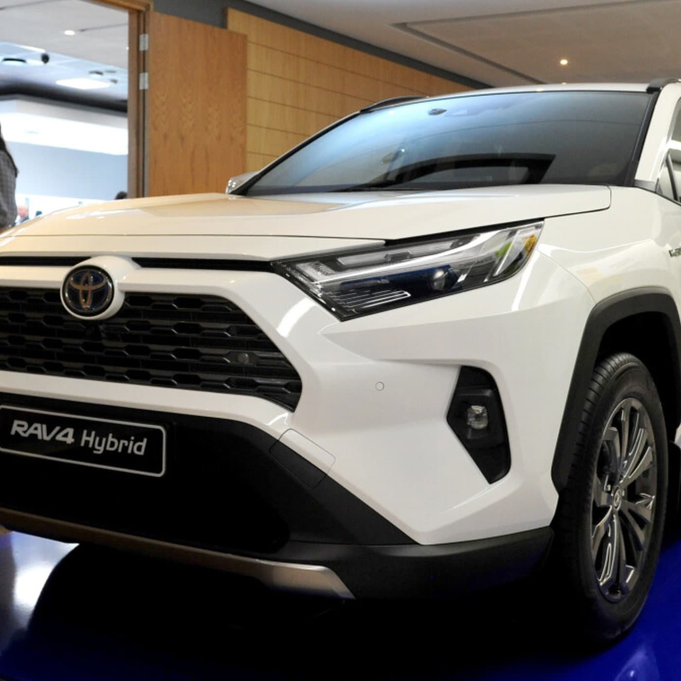 #049 Car sales and electrification - Colin on Cars cover