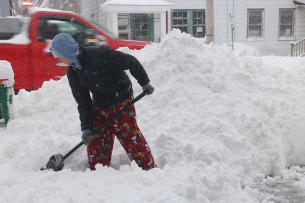 Snow Daze - Highlands Current Audio Stories cover