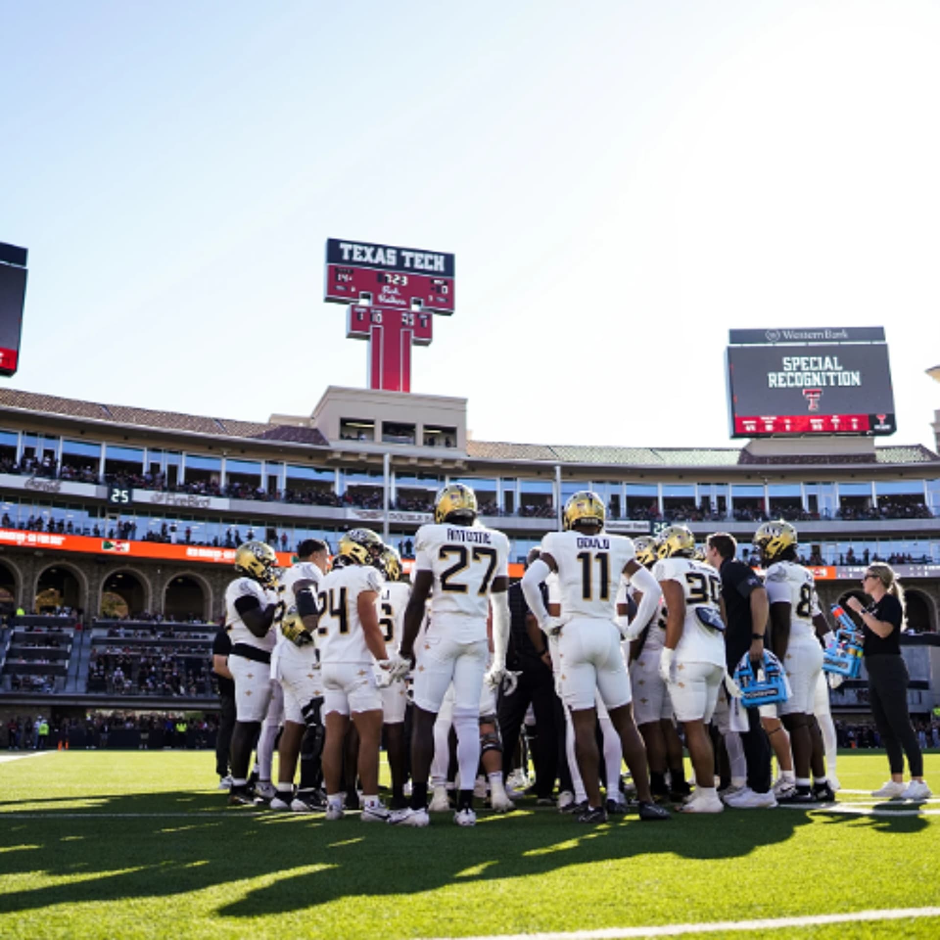 Texas Tech, Space Game, Ok St, Lane Kiffin, Home Game Experience, QB battle, & more - One Knight Stand UCF Podcast cover