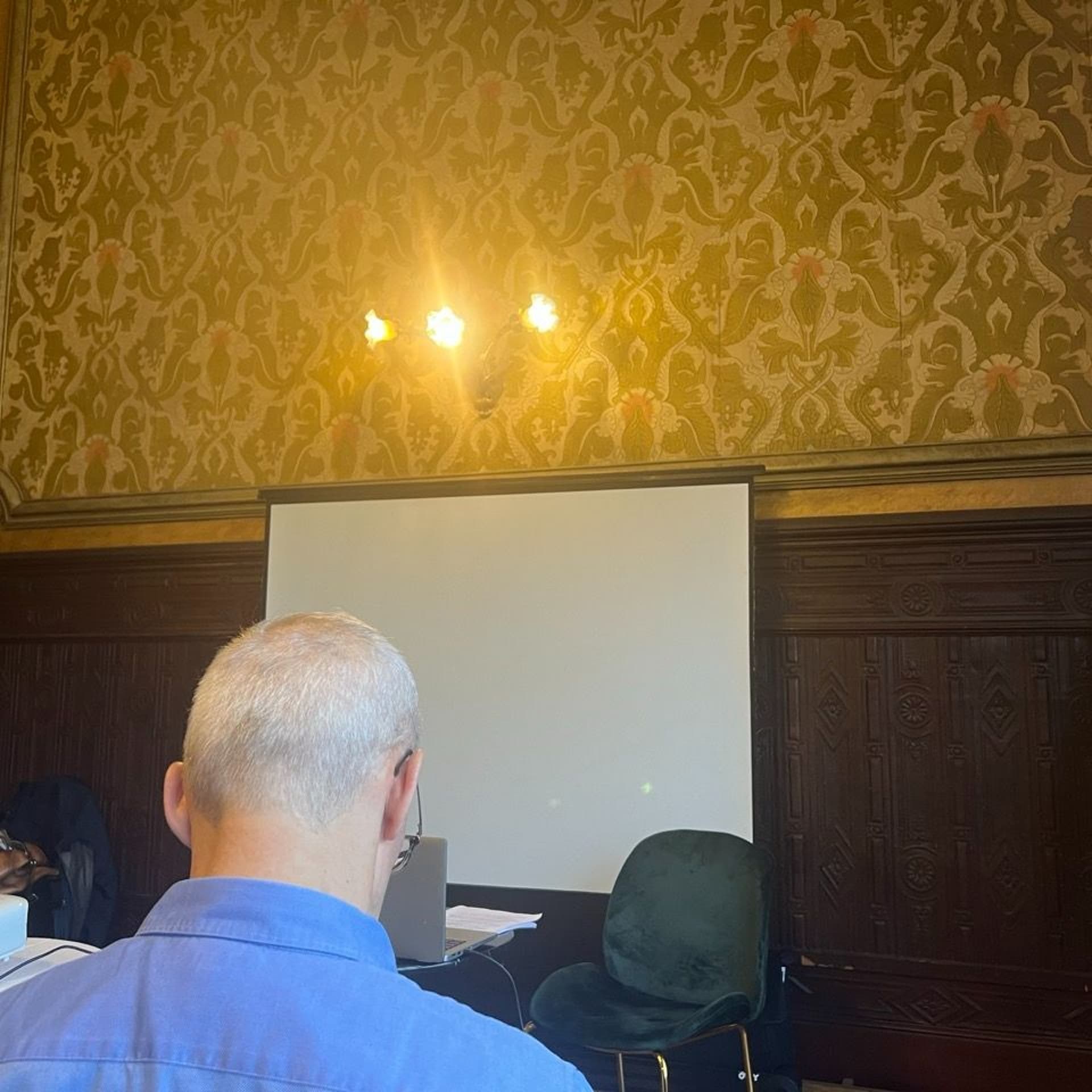 Révolution électrique: Il faut avoir confiance - Tesla Magazine cover