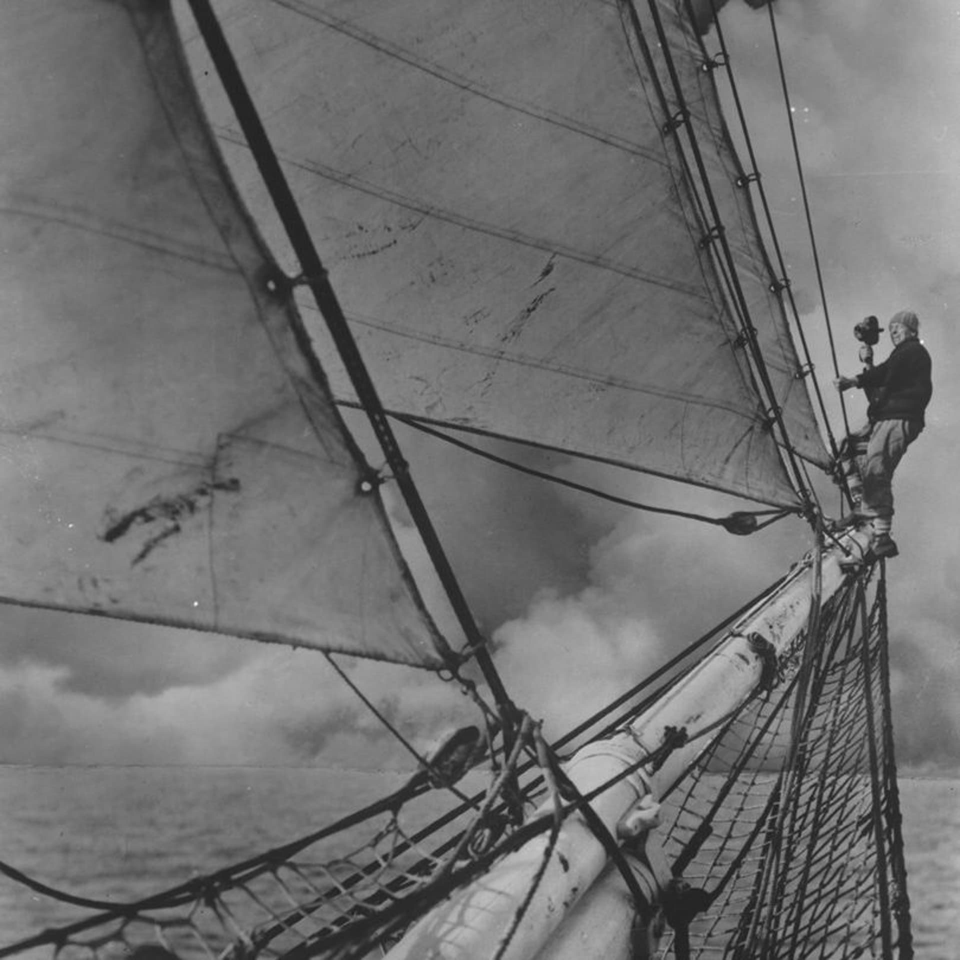 2021 Creative Arts Fellowship Presentation   Frank: Hurley in Antarctica — National Library of Australia cover