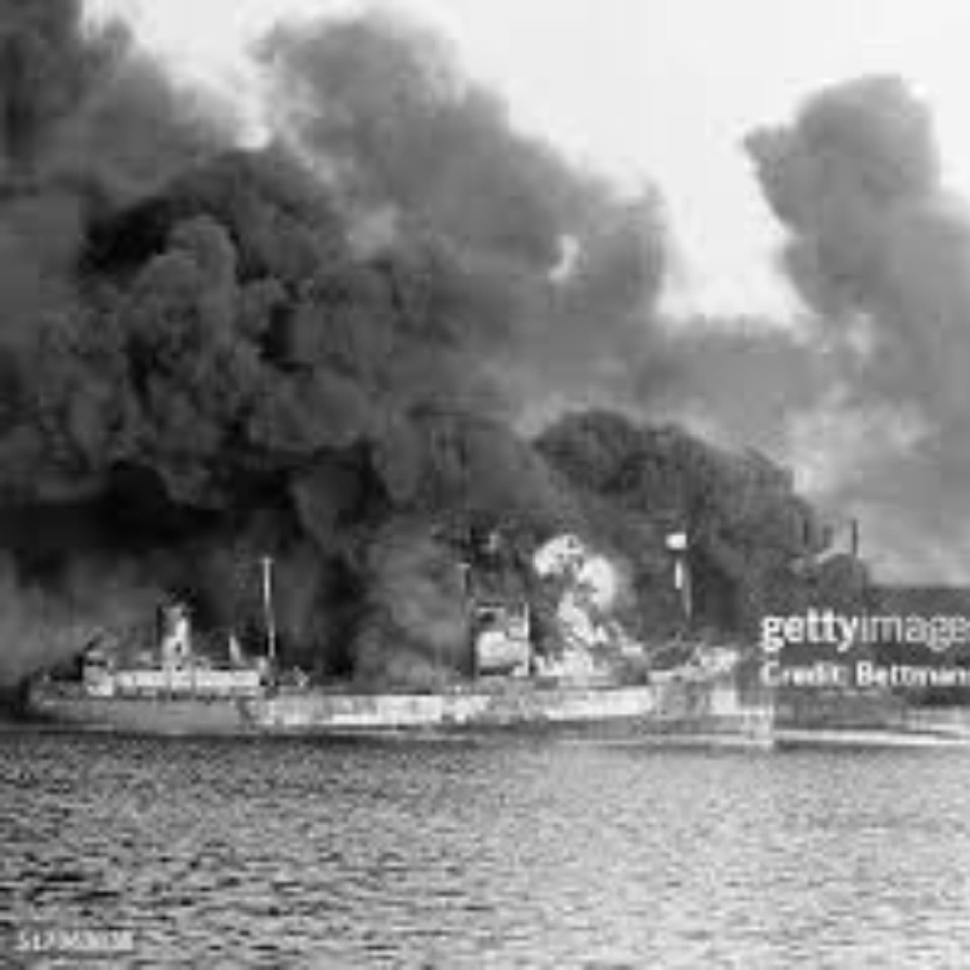 *PREVIEW* The Air Raid on Bari - Lions Led By Donkeys Podcast cover