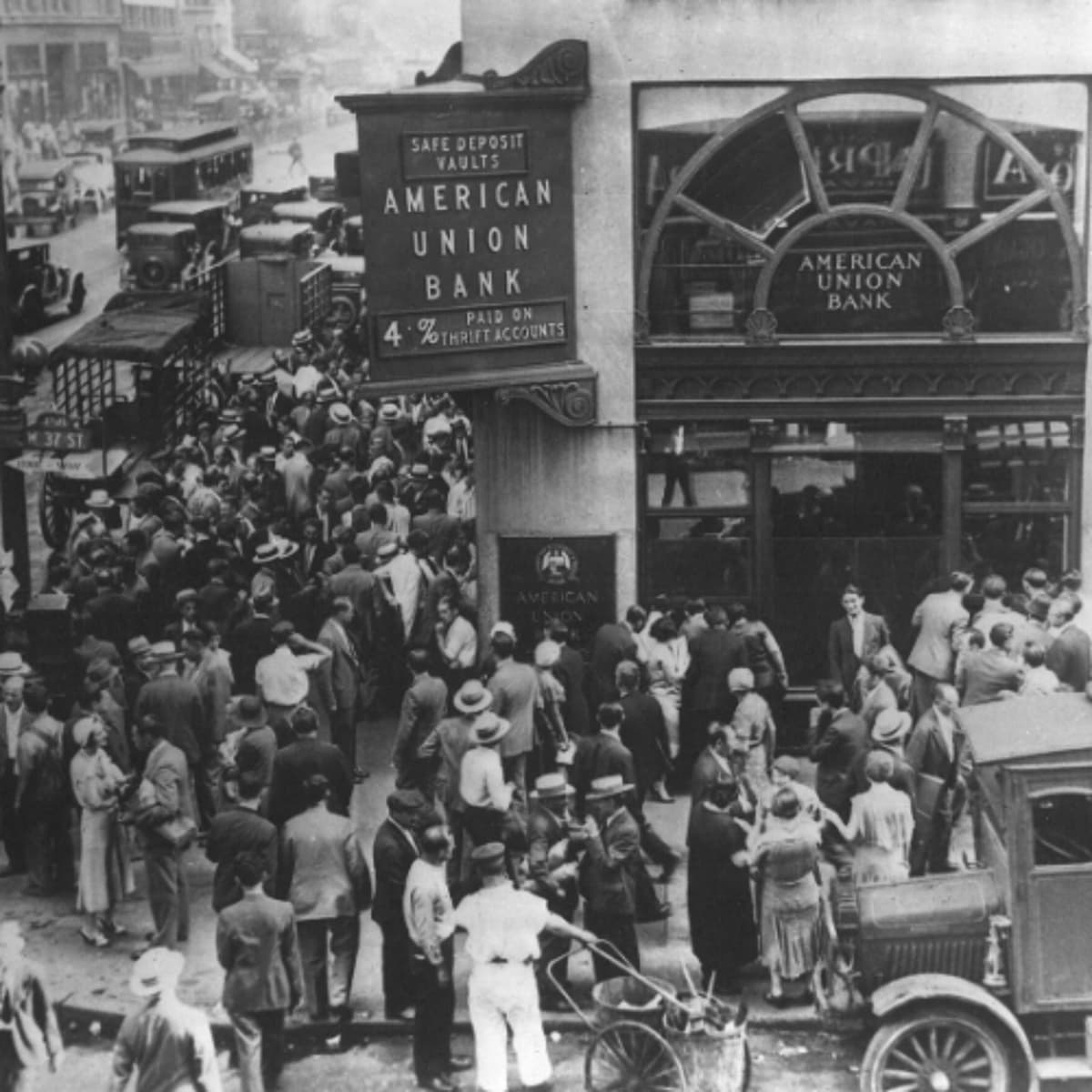 923 - The Banks Are Out of Money feat. Dave Weigel (4/7/25) - Chapo Trap House cover