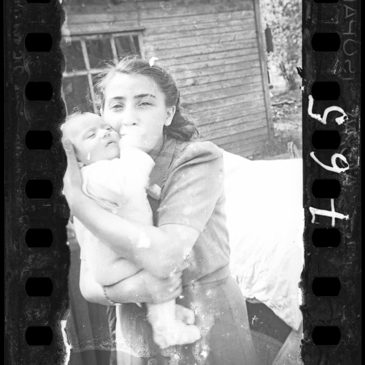 Re-ReleaseEp. 20 - Henryk Ross's Photographs of the Lodz Ghetto (1940-44) - The Lonely Palette cover