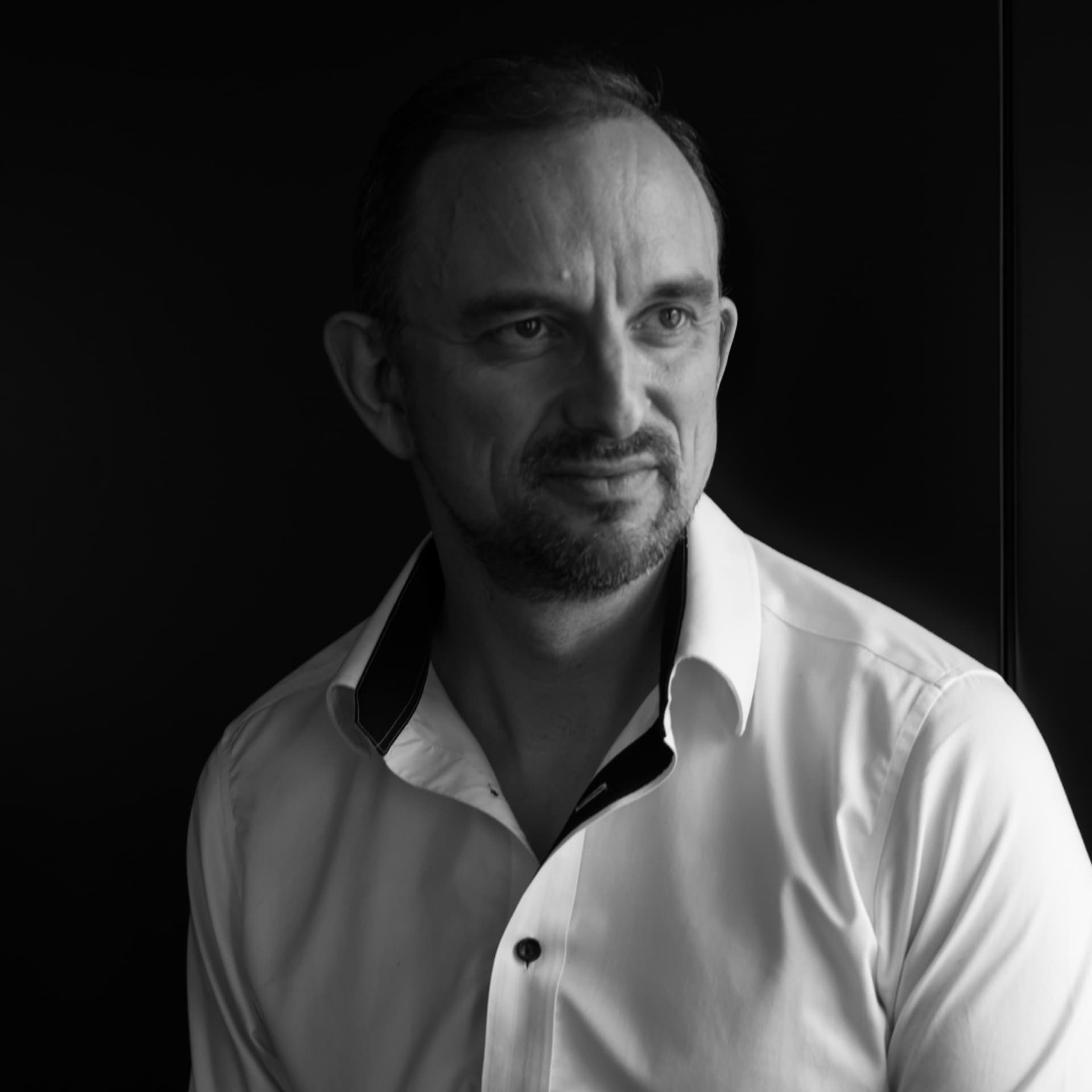 Pierre-Yves Calloc'h on AI-driven transformation and the future of consumer engagement - Between Worlds cover