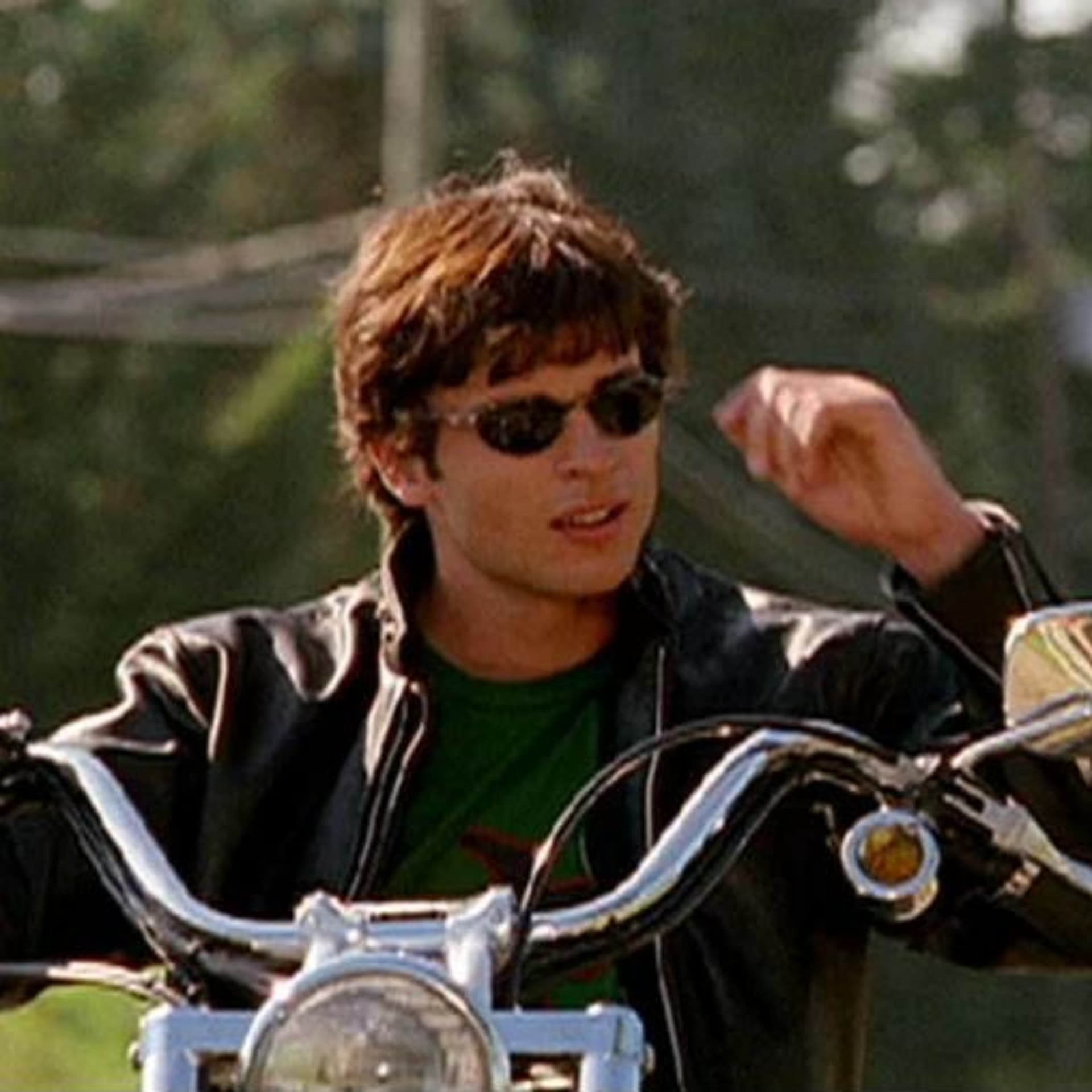 Go Crows! The Internet's Only Smallville Podcast - Season 2, Episodes 1-4 - Trash & Treasures cover