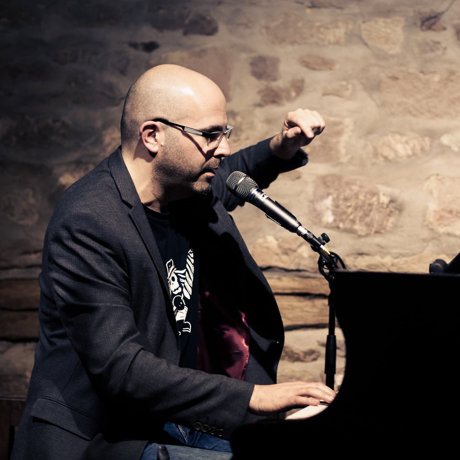 Zippo (feat. Nika Jonsson): „Der Mann im schwarzen Cape” - Savoy Truffle cover