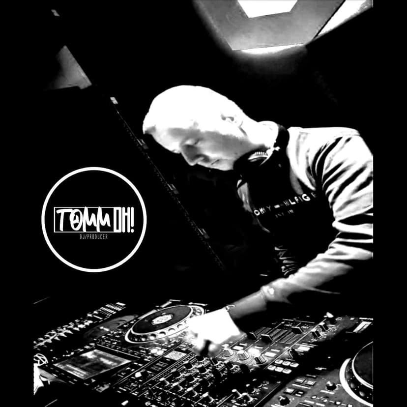Lee Thomas - Podcasts - Radio cover