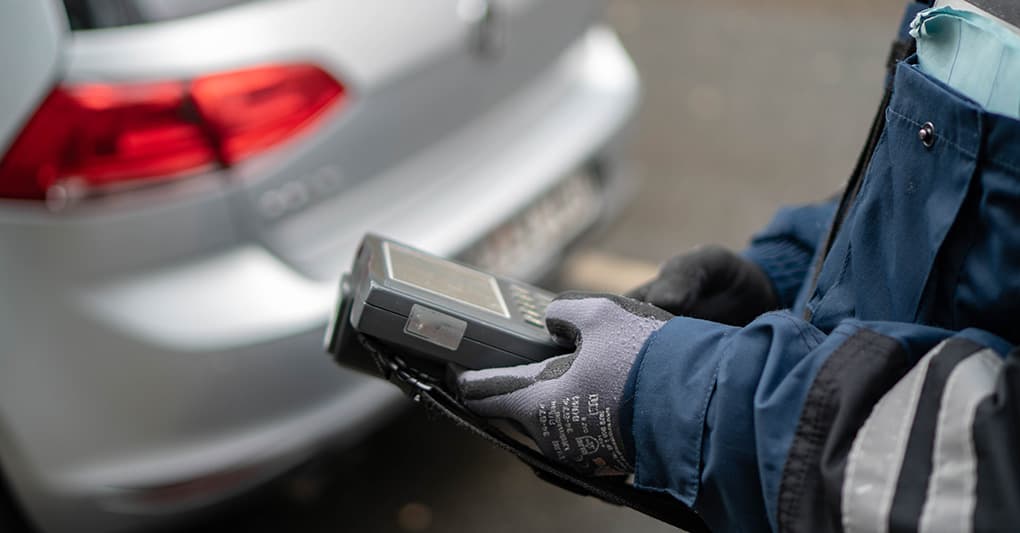 Il Paese dei furbi - 24 Mattino - Le interviste cover