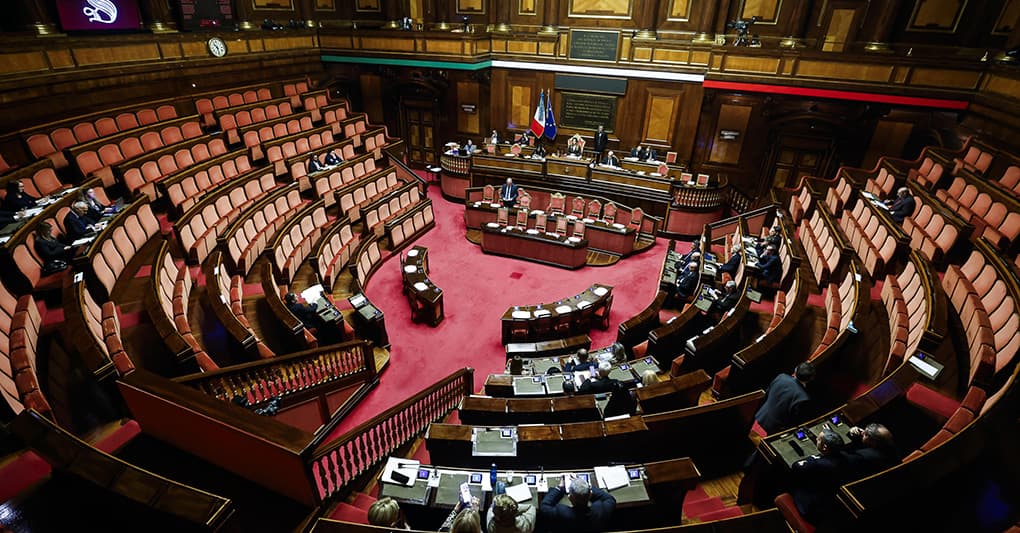 La politica ribolle - 24 Mattino - Le interviste cover