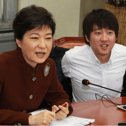 52 解密韩国大选：“朴槿惠的孩子”李俊锡是谁？为何保守派大联合失败？ - 正文三台 cover