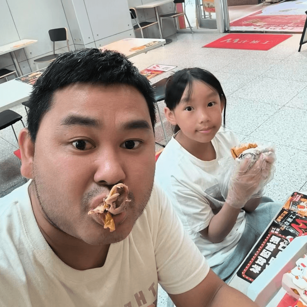 老谢：用游戏的态度去享受人生！ - Outer Space Radio cover