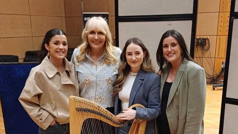 An Chéad Ghlúin Eile - Sunday with Miriam cover