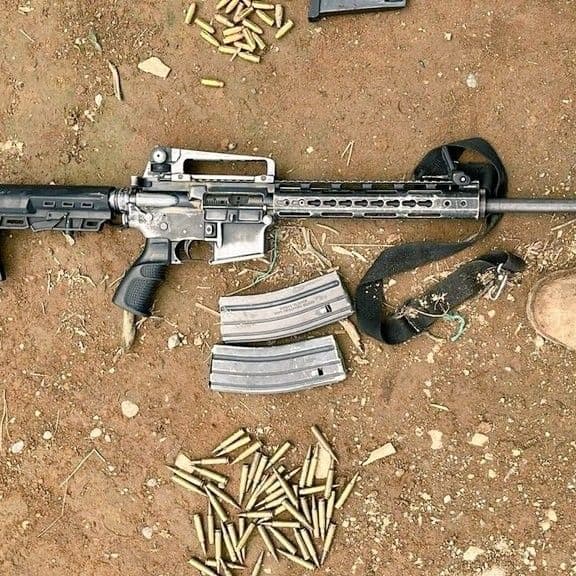 De ex guerrilleros de las FARC a cooperativistas - Reportajes en Radio 5 cover