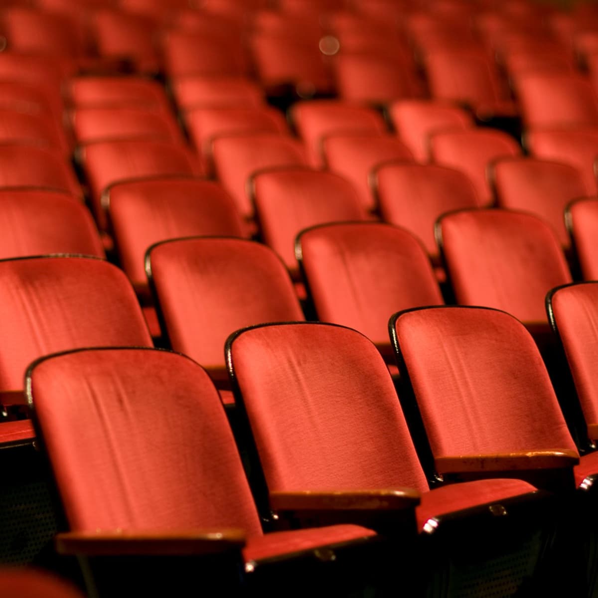 De película en Radio 5 - Nos vamos de boda y se nos aparece el fantasma de mi mujer - 20/02/26 - De película en Radio 5 cover