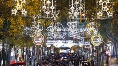 Barcelona estén l'enllumenat de Nadal a més districtes - Serveis informatius Ràdio 4 cover