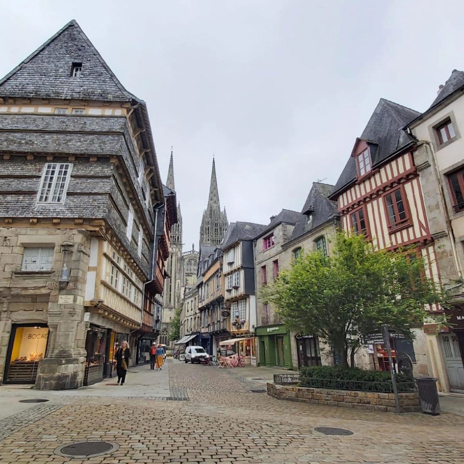 Nómadas - Quimper, alma bretona y tres corazones - 28/06/25 - Nómadas cover