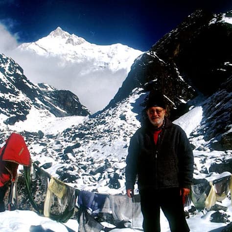 Halotti tor lenyilazott disznóval és 350 éves múmiával - TNT @index.hu cover