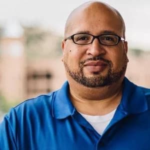 How can technology effectively relay academic knowledge to mass audiences? - Looks Like New cover