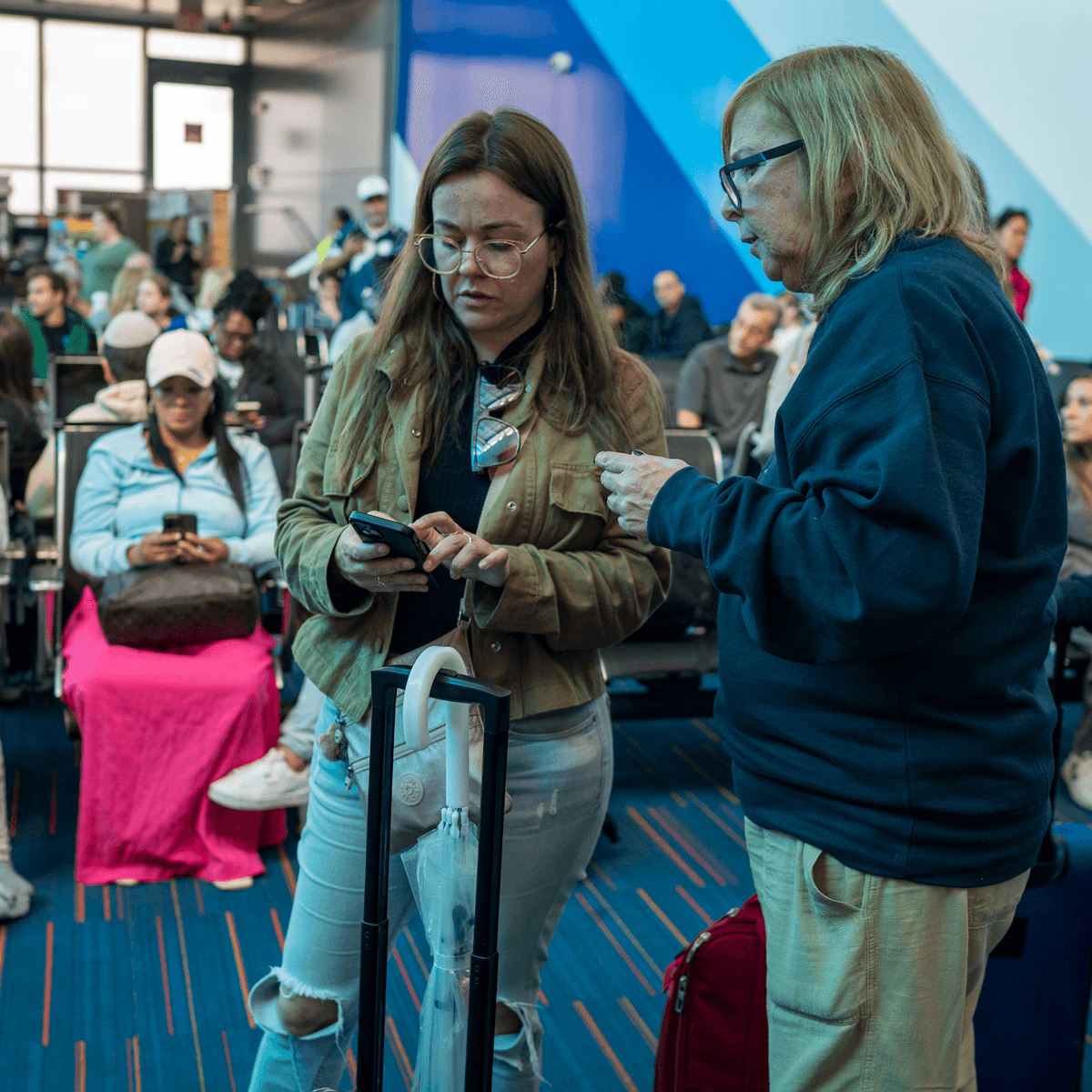 Tips to protect the data on your phone at airports - Apple News Today cover