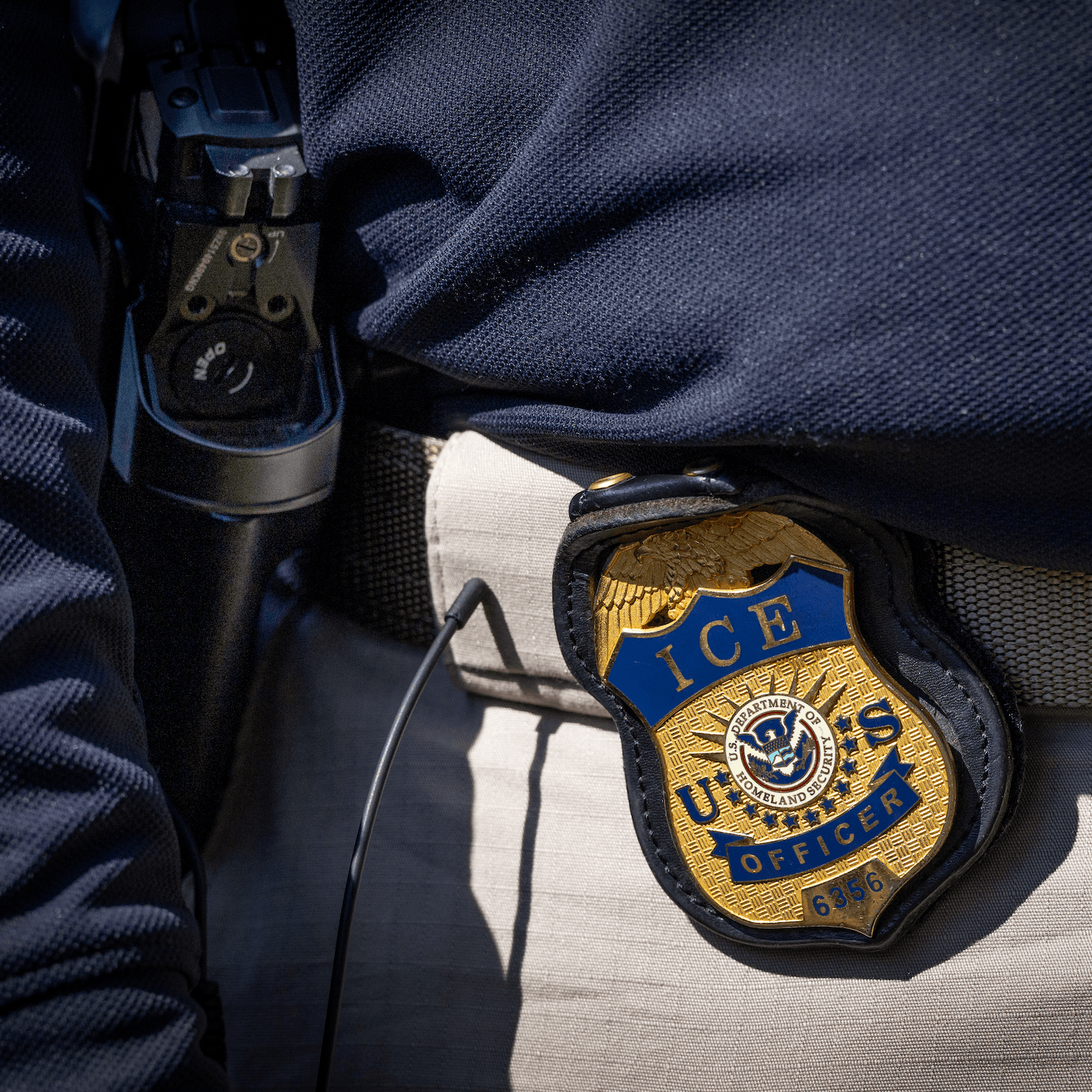 ICE is escalating operations in Chicago. What to know. - Apple News Today cover