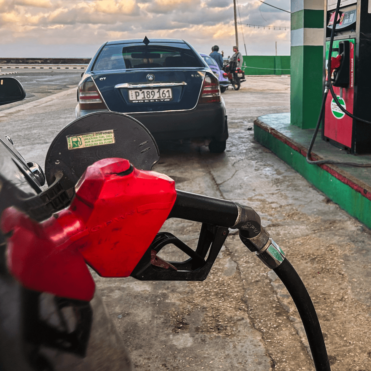 Trump cut off Cuba’s oil. Now it's heading for economic collapse. - Apple News Today cover