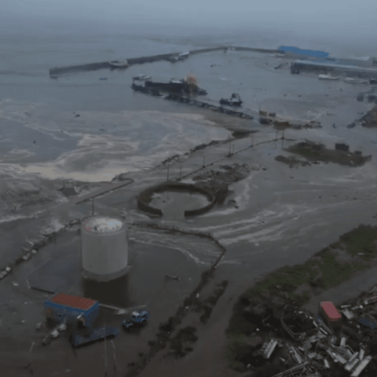 Tsunami waves reach U.S. after Russian earthquake. What to know. - Apple News Today cover