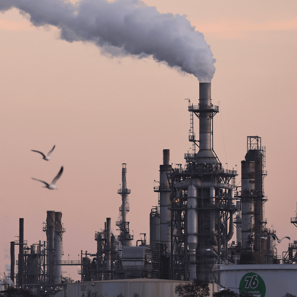 The surprising reason many fossil-fuel companies support EPA rules - Apple News Today cover