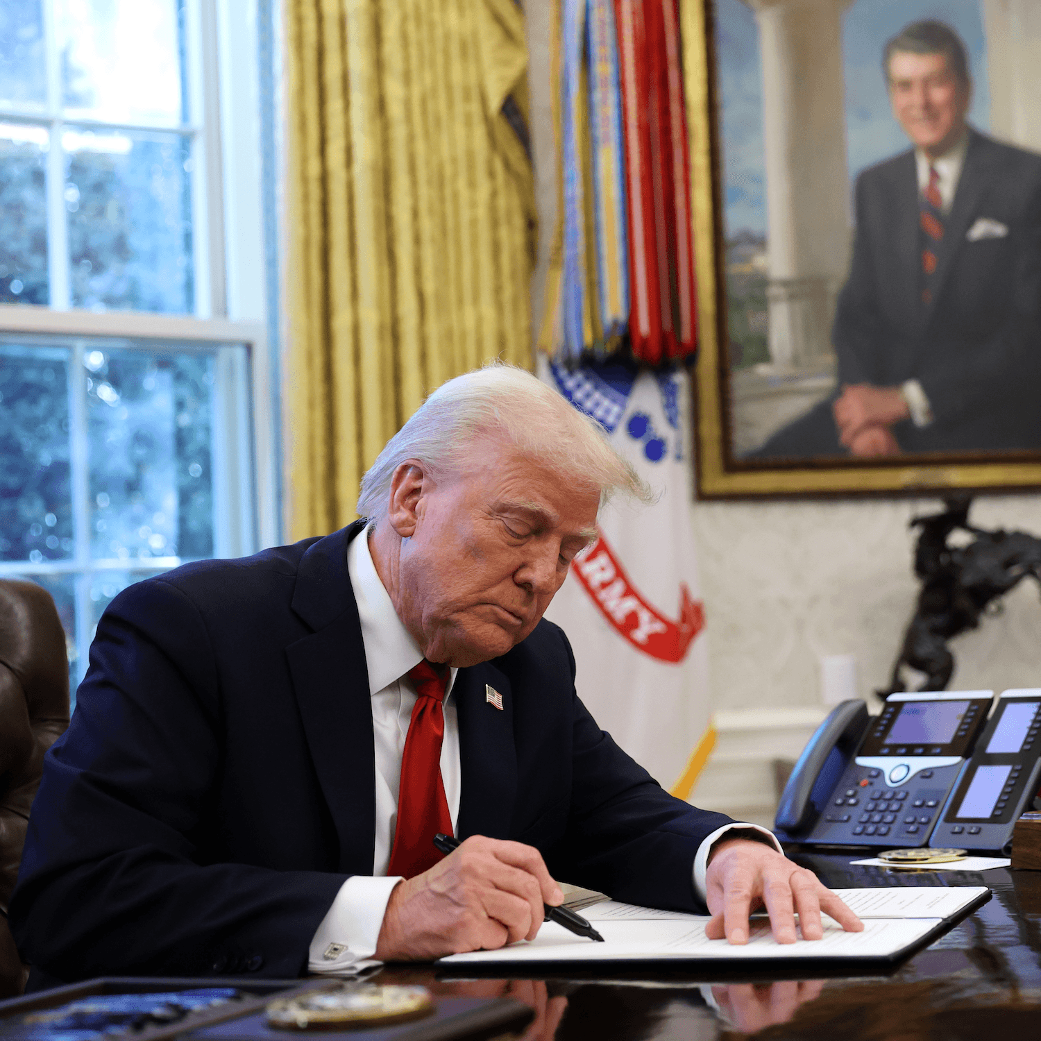 Trump is testing the economy. Americans are nervous. - Apple News Today cover