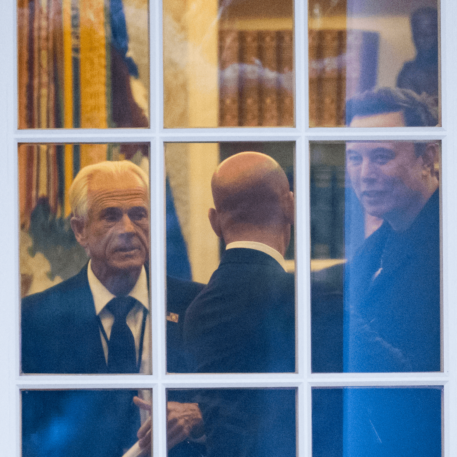 The infighting inside the White House over tariffs - Apple News Today cover