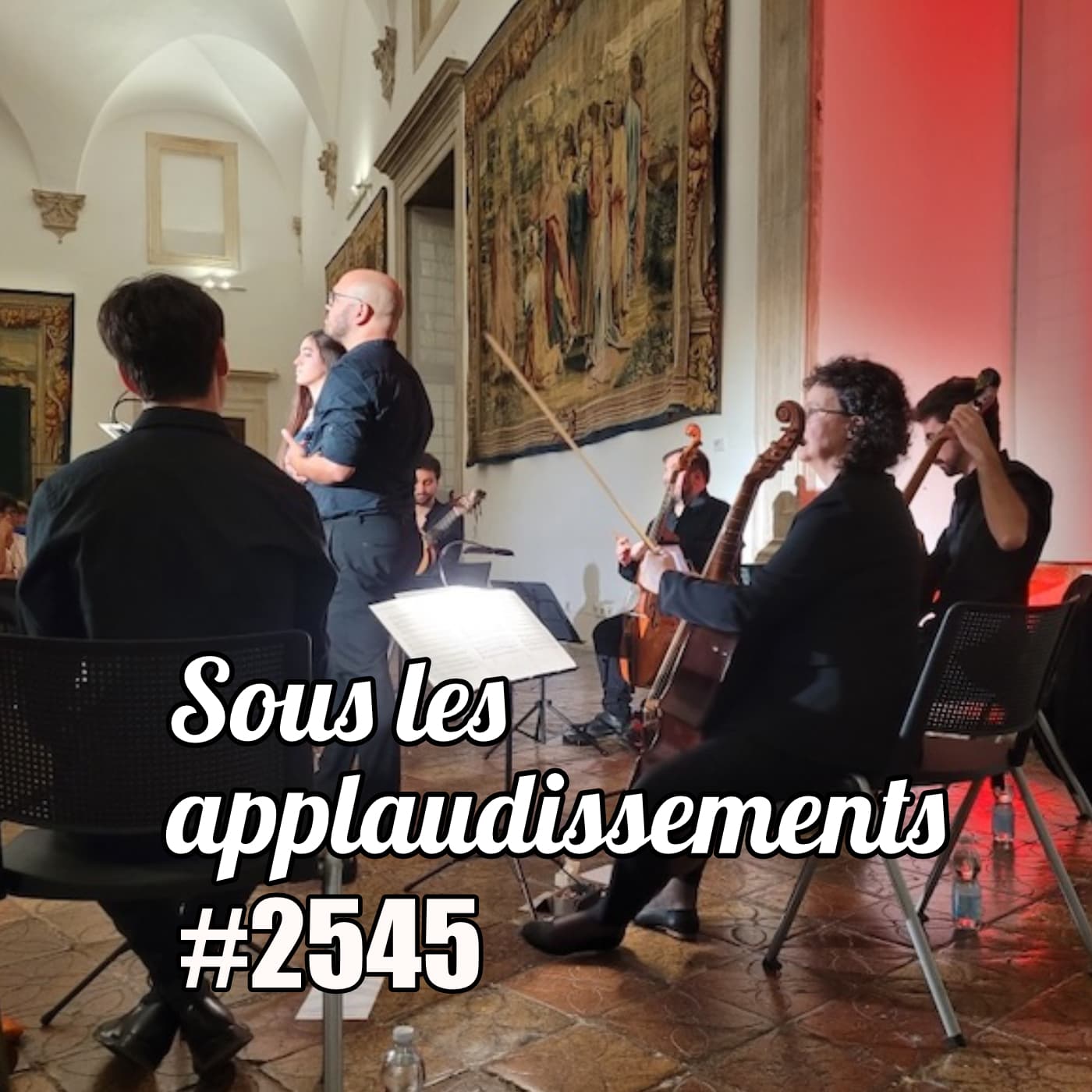 Sous les applaudissements (Urbino) - One Thing In A French Day | Stories from Paris in French cover