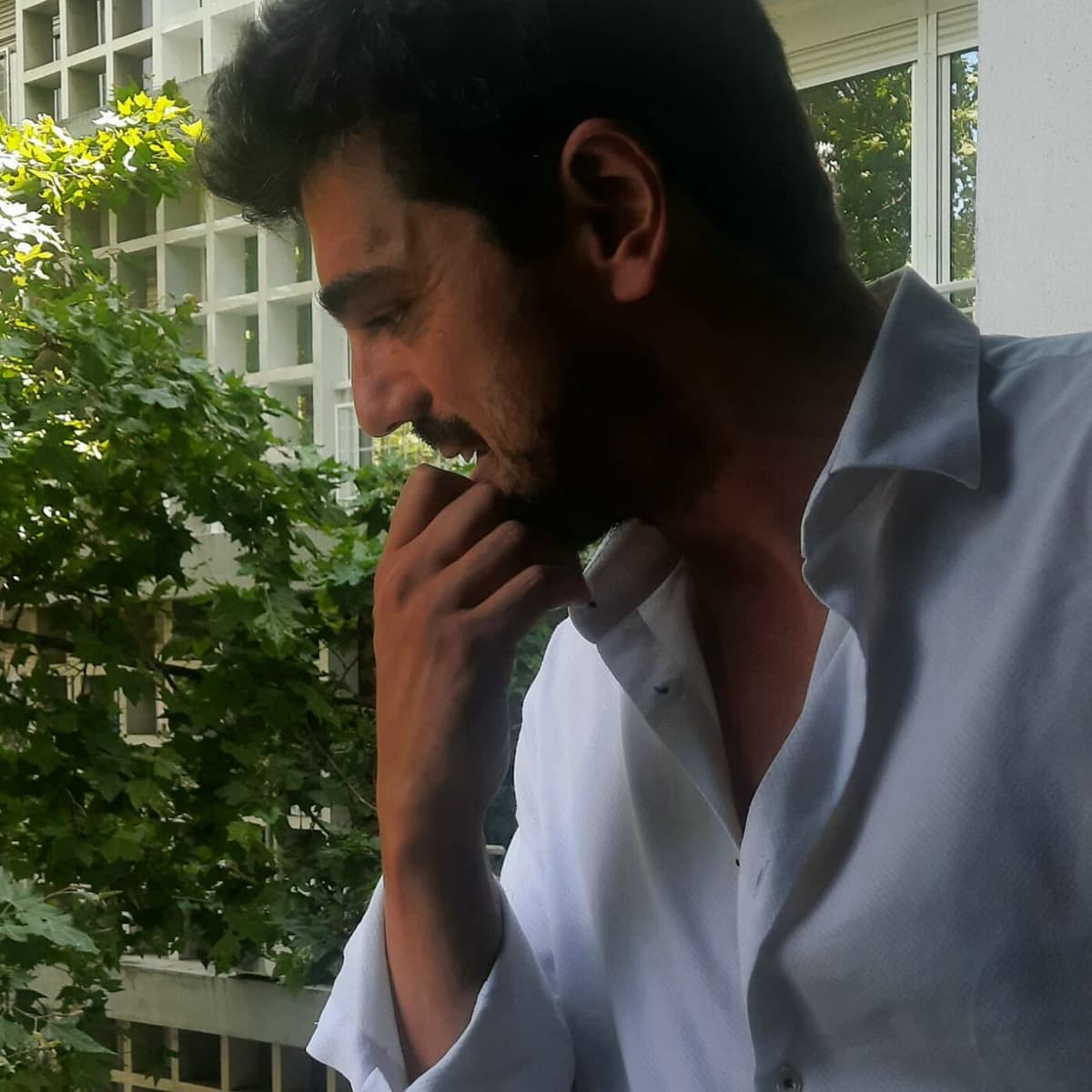 Revelações a partir do mictório das letras lusas. Uma conversa com João Oliveira Duarte - Enterrados no Jardim cover