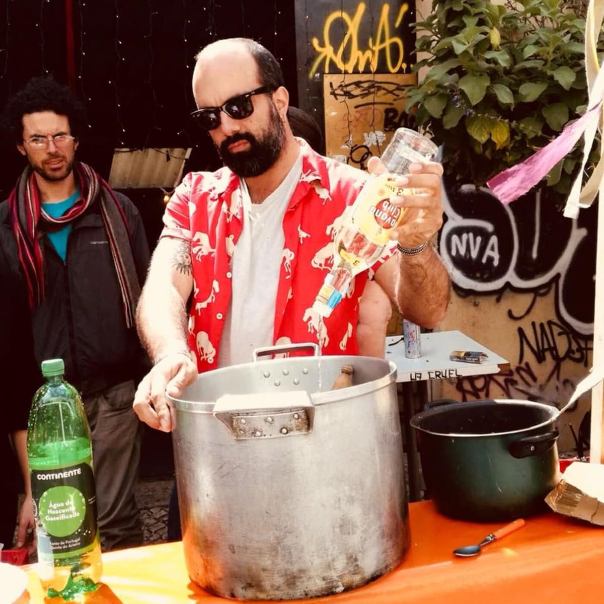 Uma última rave antes de Auschwitz 2.0. Outra conversa com Luhuna Carvalho - Enterrados no Jardim cover