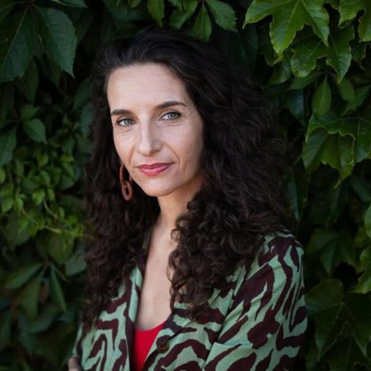 Exilados do próprio corpo, desterrados do desejo. Uma conversa com Joana Bértholo - Enterrados no Jardim cover