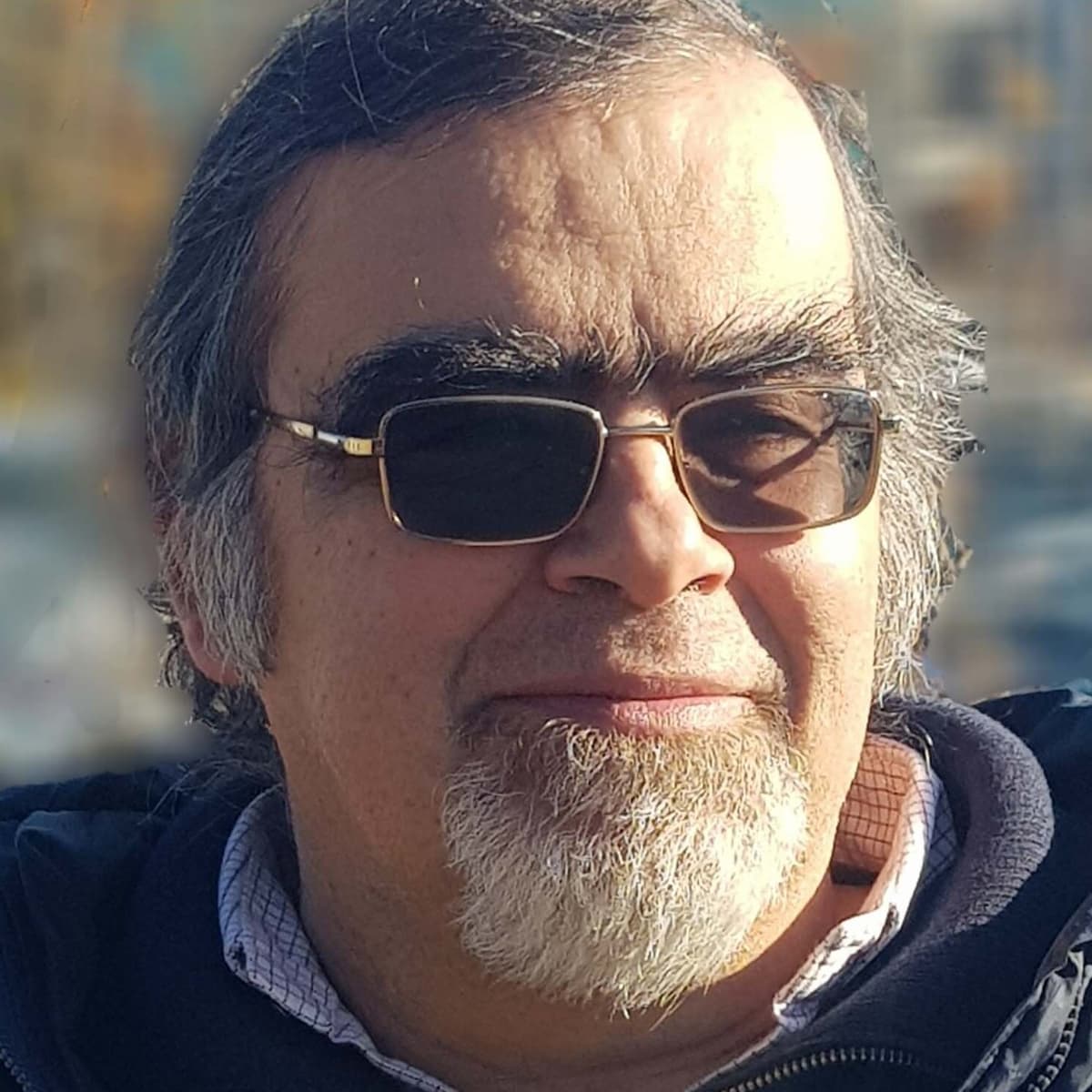 Camões & Taylor Swift. Uma conversa com Hélio Alves - Enterrados no Jardim cover